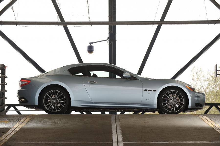  Maserati GranTurismo S Automatic 2009 года  (фото 33 из 86)